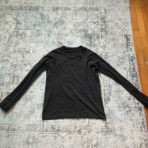 Black swiftly tech long sleeve
